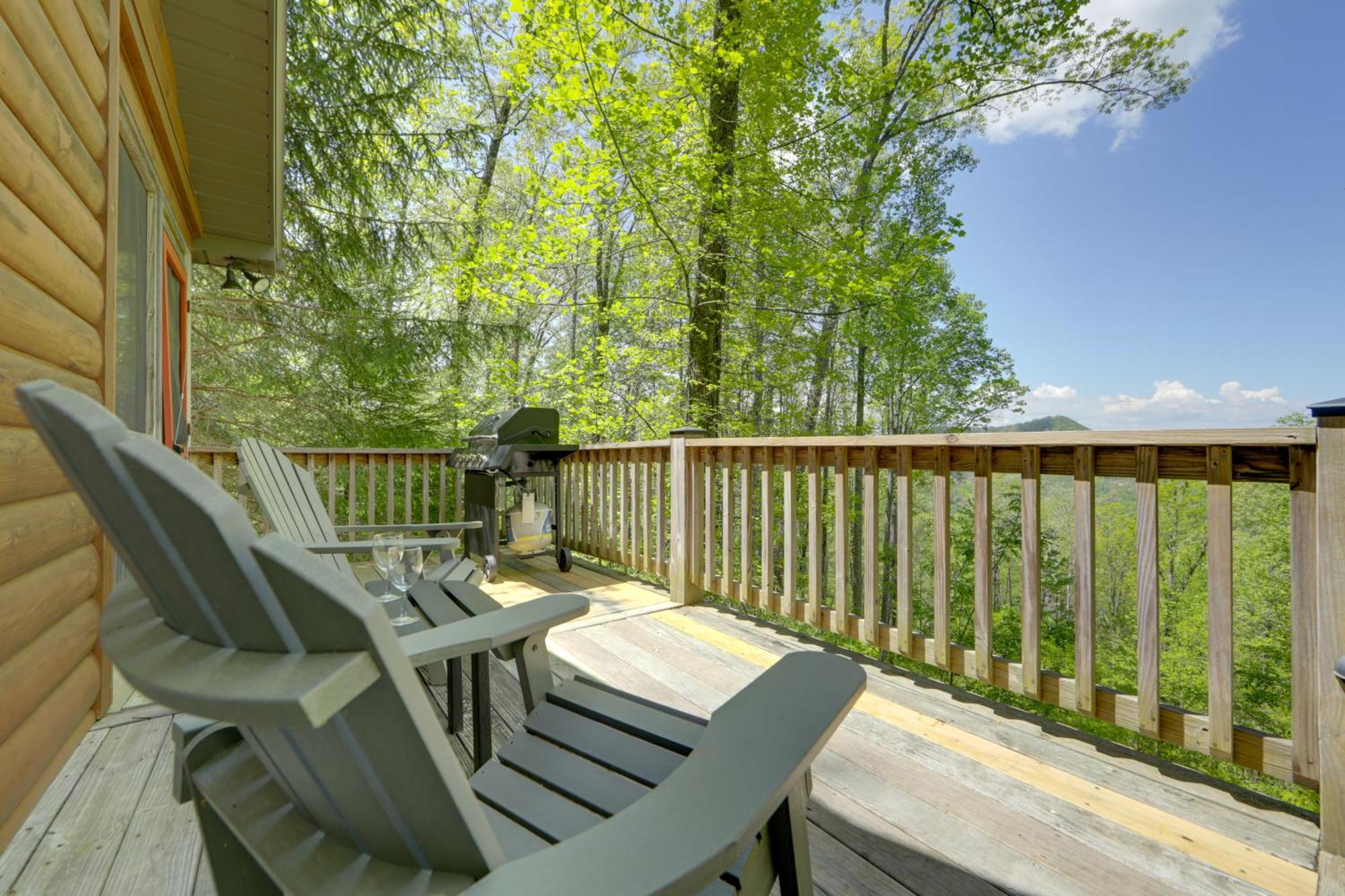 Bryson City Cabin With Hot Tub And Mountain Views! Exterior photo