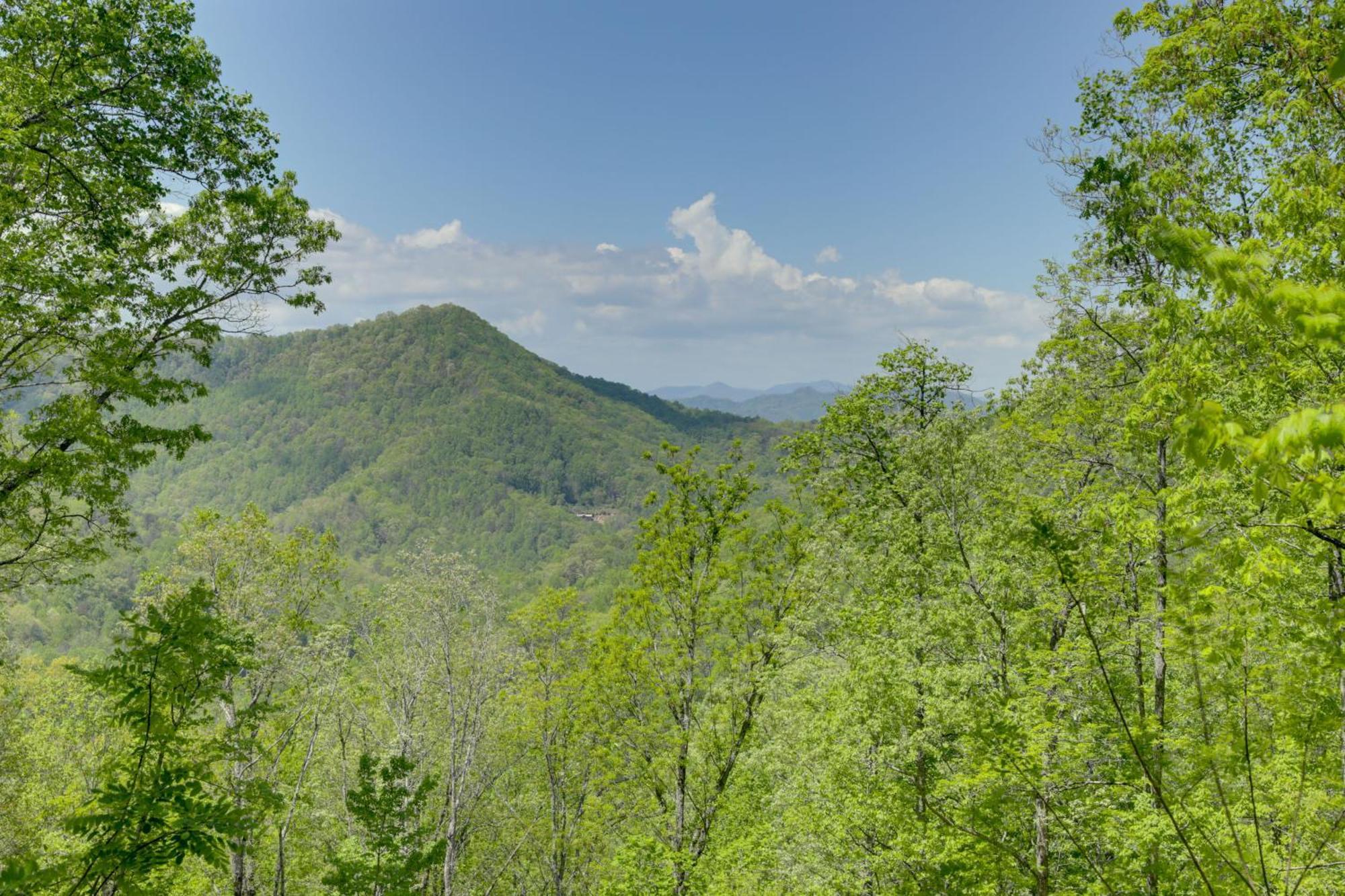 Bryson City Cabin With Hot Tub And Mountain Views! Exterior photo