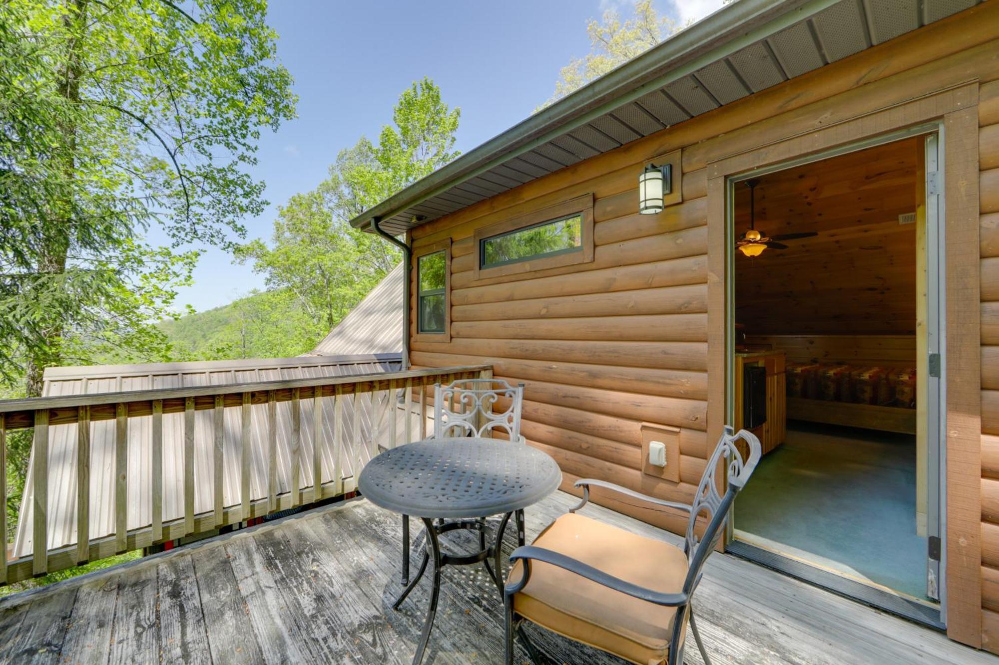 Bryson City Cabin With Hot Tub And Mountain Views! Exterior photo