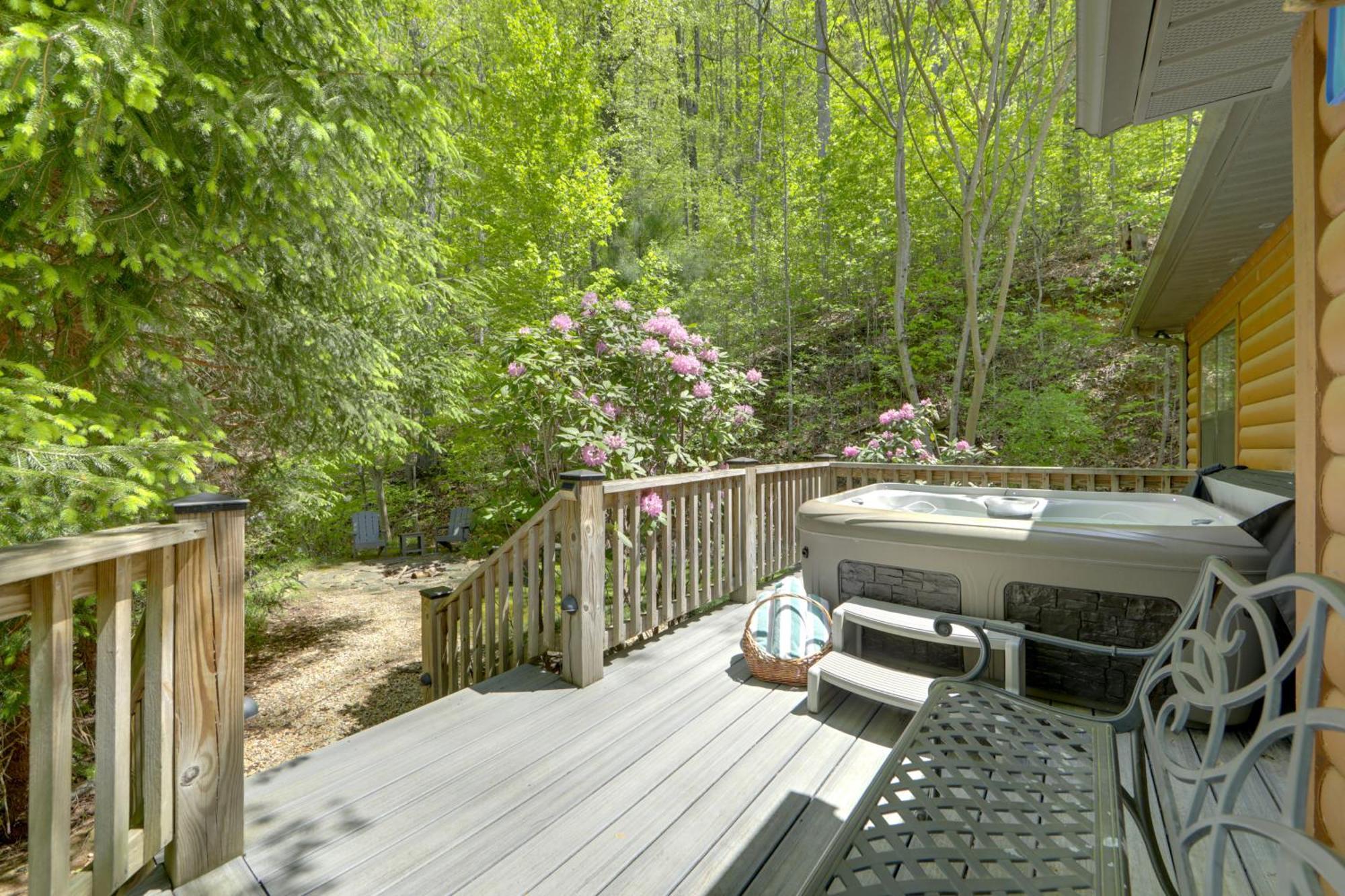 Bryson City Cabin With Hot Tub And Mountain Views! Exterior photo